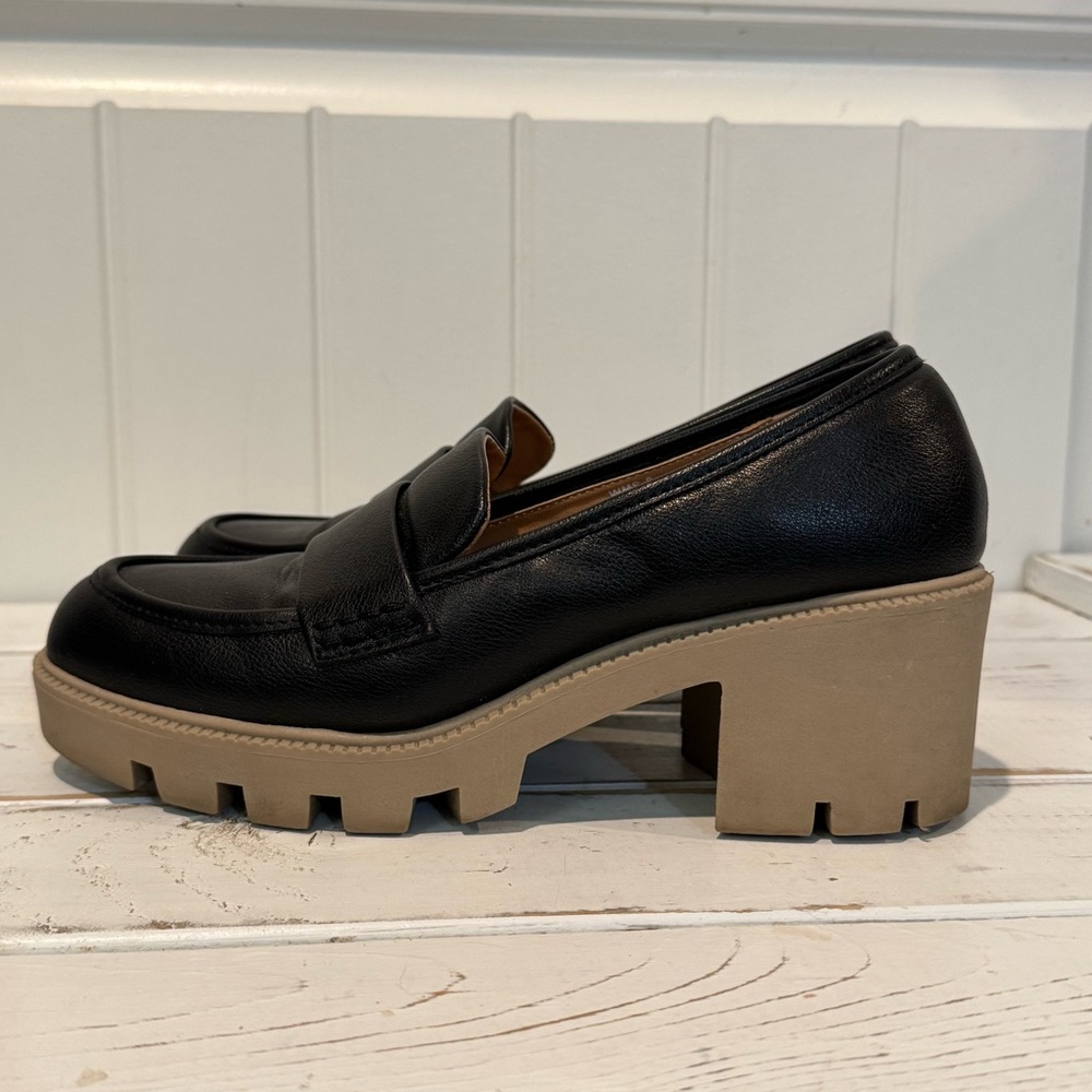 Dolce Vita Black Loafers with Tan Chunky Heel Size 8